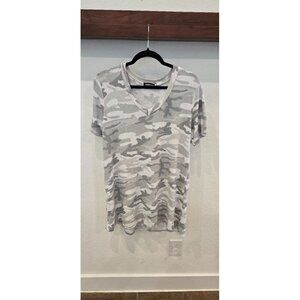 Heimish U.S.A. Womens Camo Print V-Neck Short Sleeve Top XL Polyester/Spandex Bl